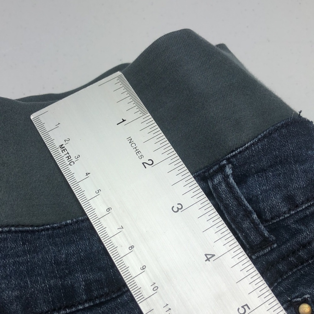 MATERNITY THYME LOW RISE DARKWASH CAPRIS ⭐ - Picture 13 of 14